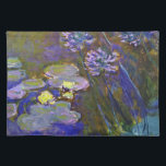 Claude Monet Water Lilies Agapanthus Stofftischset<br><div class="desc">Claude Monets Water Lilies und Agapanthus - Claude Monets Water Lilies und Agapanthus sind ein wunderbares impressionistisches Gemälde eines der Meister der Blume aller Zeiten. Der Wassergarten lebt von Farben und Emotionen, da die lila Agapanthus aus ihren blauen und grünen Stielen strömt. Das Wasser lebt von braunen, grünen und lila...</div>