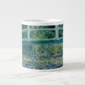 Claude Monets Water Lilies und Japanische Brücke Jumbo-Tasse (Vorderseite)