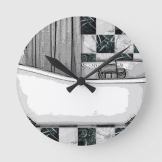 CLAWTUB BATH TESSA 1.jpg Runde Wanduhr