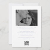 Clean Dusty Blue QR Code Foto Elegante Hochzeit Save The Date (Rückseite)