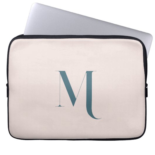 Clean Simple Pink Initial Name Typografy Script Laptopschutzhülle (Vorderseite)