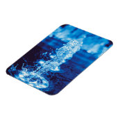 Clear Blue Water Feature in Motion Magnet (Linke Seite)