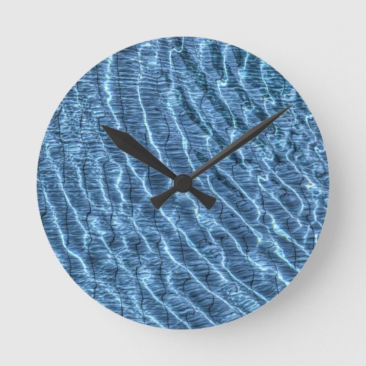 Clear Blue Water Ripples Runde Wanduhr (Vorderseite)