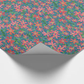 Clematika Rosa, Rot, Orangefarbene Blüte auf Deep  Geschenkpapier (Ecke)