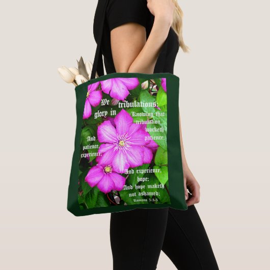 Clematis mit Römern 5:3-5 Tasche (Von Nahem)