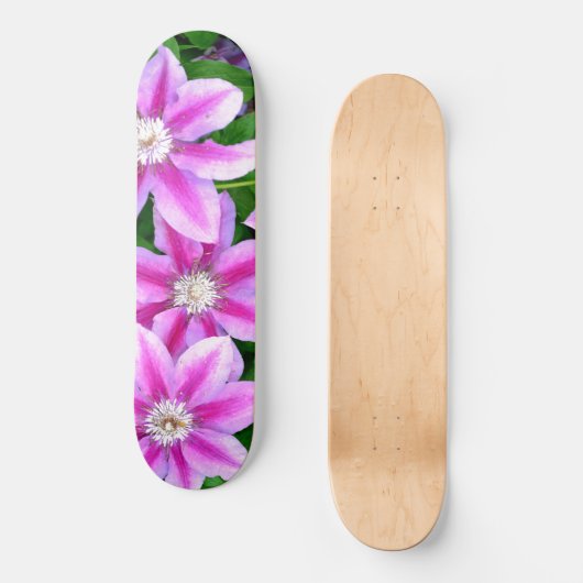 Clematis, rosa Blume Skateboard (Vorderseite)
