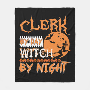 Clerk by Day Hexe by Night Halloween Fleecedecke