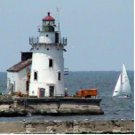 Cleveland-Leuchtturm - Sommer Fotoskulptur Schlüsselanhänger<br><div class="desc">Clevelands Leuchtturm feierte seinen 100-jährigen Jahrestag in Cleveland-Hafen,  im Jahre 2011. Der Leuchtturm ist 78 Fuß hoch und dieses photosculpture würde gut zum zusammenpassenden gefrorenen Cleveland-Leuchtturm,  auch für Verkauf hier bei WestCreek auf Zazzle passen. COM.</div>