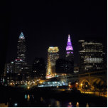 Cleveland Lila River Skyline Freistehende Fotoskulptur<br><div class="desc">Verpassen Sie nicht,  die Heimatstadt zu sehen? 3 D Foto-Skulptur Cleveland,  Ohio Nacht Skyline (Flussansicht) . Entdecken Sie auch die Skulpturen des Leuchtturms von Clevealand,  wo Sie die Aussicht auf Cleveland genießen können,  die überall Set machen können!</div>