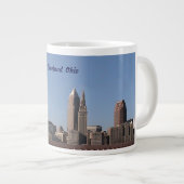 Cleveland, OH Blue Skyline Jumbo Specialty Tasse (Vorderseite Rechts)