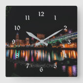 Cleveland Ohio cityscape Quadratische Wanduhr (Vorderseite)