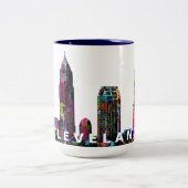 Cleveland, Ohio in Graffiti Zweifarbige Tasse (Mittel)