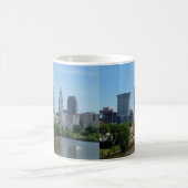Cleveland Ohio River Skyline Tasse (Mittel)