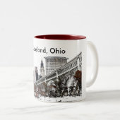 Cleveland, Ohio Zweifarbige Tasse (VorderseiteRechts)