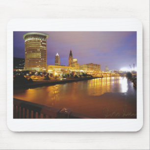 Cleveland Skyline bei Nacht Mousepad
