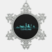 Cleveland Skyline Schneeflocken Zinn-Ornament (Vorderseite)