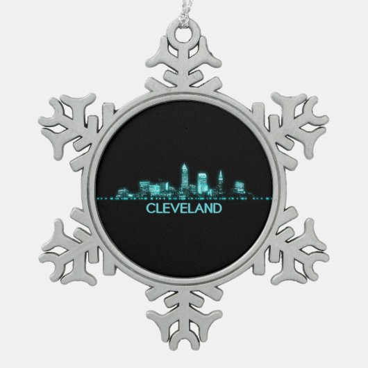 Cleveland Skyline Schneeflocken Zinn-Ornament (Vorderseite)