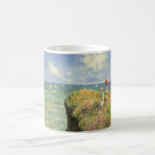 Cliff Walk in Pourville von Claude Monet Kaffeetasse (Mittel)