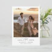 Cliffside Beach Calligraphy Wedding Foto Save The Date (Stehend Vorderseite)