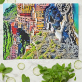 Cliffside Dreams: Manarolas Farben Geschirrtuch (Gefaltet)