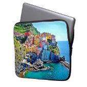 Cliffside Dreams: Manarolas Farben Laptopschutzhülle (Vorderseite Links)