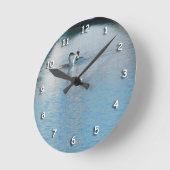 Clock - Western Grebe in harbor v3 Runde Wanduhr (Winkel)