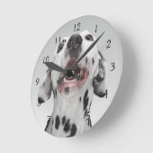 Close up of a Dalmatian dog Runde Wanduhr (Winkel)