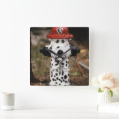 Close-Up of Fire Hydrant Quadratische Wanduhr (Zuhause)