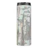 Close-up scene of birch log stumps, untamed  thermosbecher (Rückseite)