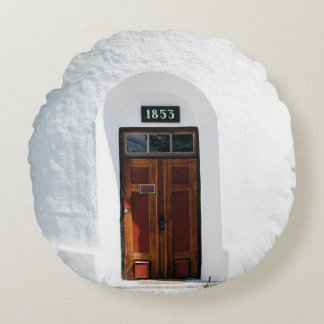 CLOSED 1852 WOODEN DOOR AT DAYTIME RUNDES KISSEN