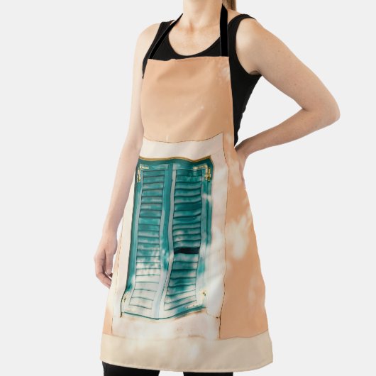 Closed green wooden door schürze (InSitu)