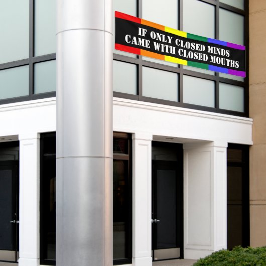 Closed Minds Gay Pride Banner (Äußeres Gebäude)
