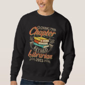 Closing This Chapter Retired Librarian 2023 Book R Sweatshirt (Vorderseite)
