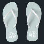 Cloud Blue Preppy Script Monogram Badesandalen<br><div class="desc">BITTE KONTAKTIEREN SIE MICH VOR DER BESTELLUNG MIT IHREN MONOGRAMM-INITIALEN IN DIESER BESTELLUNG: ERSTE, LETZTE, MITTLERE. Ich werde Ihre Monografie anpassen und Ihnen den Link zu bestellen. Bitte warten Sie bis ich Ihnen den Link mit Ihrem individuellen Design geschickt habe. Niedliche Preppy drehe Sandalen personalisiert mit einem benutzerdefinierten Skript-Monogramm drehen....</div>