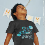 Cloud Nine Boy Birthday Party T-Shirt<br><div class="desc">Niedlich zum Shirt für die 9. Geburtstagsfeier deines Jungen! Aquarellbilder des blauen Himmels mit Wolken und Sternen. Im Text steht "Wolke neun".</div>