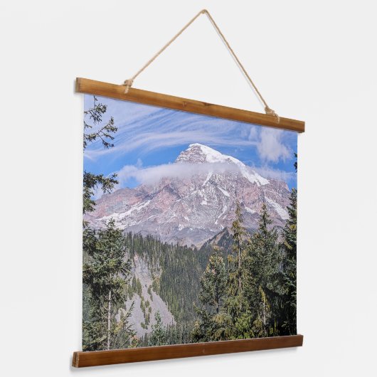 Clouds Over Mount Rainier Scenic Landscape Wandteppich Mit Holzrahmen (Gewinkelt)
