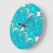 Cloudy Blue Moon Große Wanduhr (Winkel)