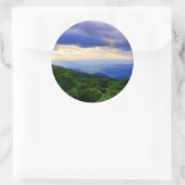 Cloudy Blue Ridge Mountains Runder Aufkleber (Tasche)