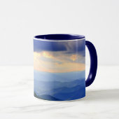 Cloudy Blue Ridge Mountains Tasse (VorderseiteRechts)