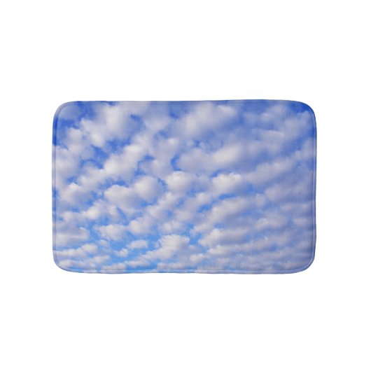 Cloudy Blue Sky Bath Mat Badematte (Vorderseite)