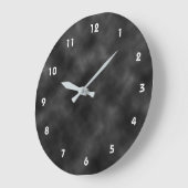 Cloudy Charcoal Black Sky Große Wanduhr (Winkel)