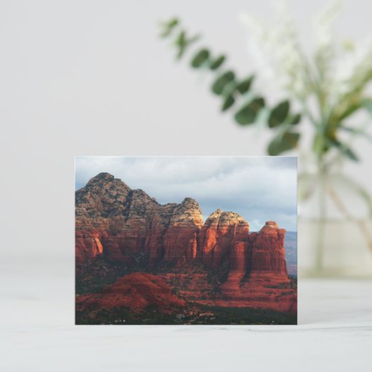 Cloudy Coffee Pot Rock in Sedona Arizona Postkarte (Stehend Vorderseite)