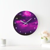 Cloudy Dark Lila Sky Große Wanduhr (Zuhause)