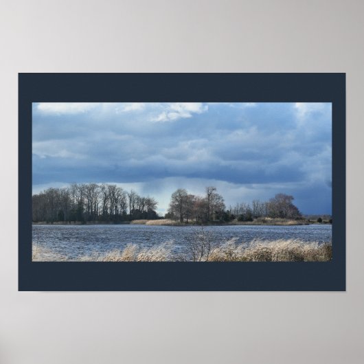 Cloudy Waterscape Poster (Vorne)