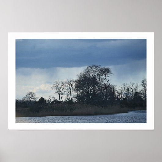 Cloudy Waterscape Poster (Vorne)