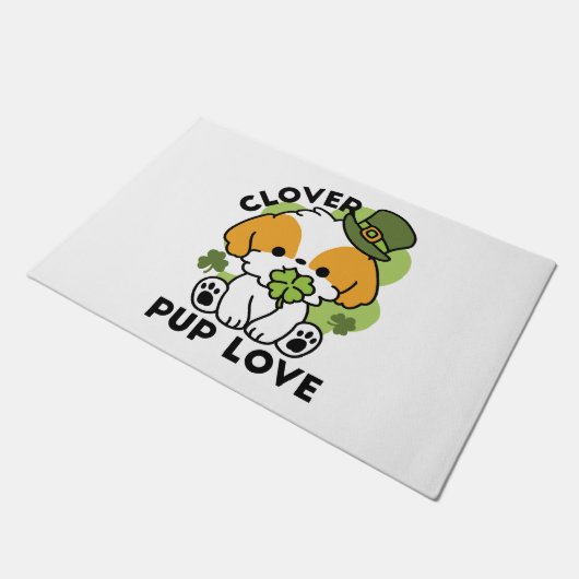 Clover Pup Liebe - St. Patrick's Day Dog Design Fußmatte (Schrägansicht)