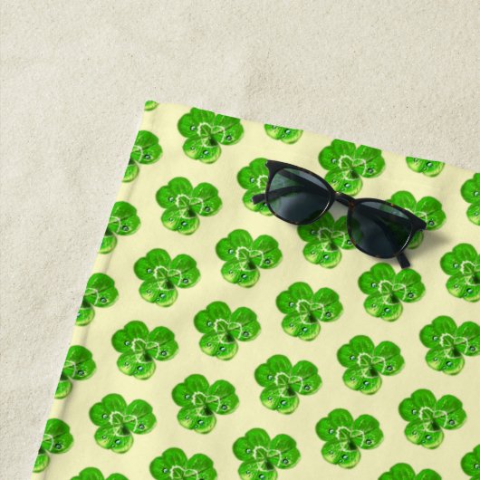 Clovers Dew Drops Beach Towel - Custom Colors Strandtuch (Beispiel)