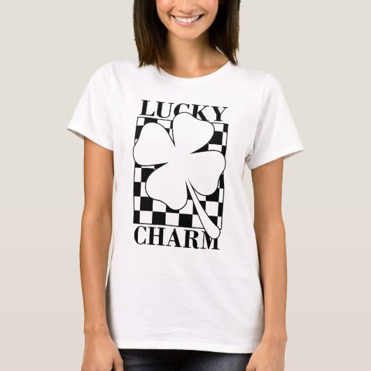 Clover's Embrace: Das Wesen des Glücks T-Shirt (Vorderseite)