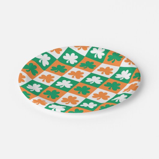 Clovers Pappteller (Schrägansicht)