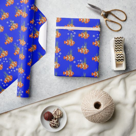 Clownfisch in Blasen und Seetang Geschenkpapier (Kunsthandwerk)